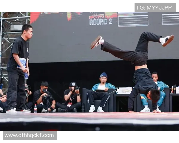 南京街舞队在比赛中的盯防策略分析与成败得失探讨